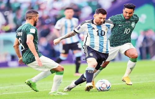 瓜迪奥拉慧眼识珠！曼城花小钱办大事：未来后防基石+上千万粉丝